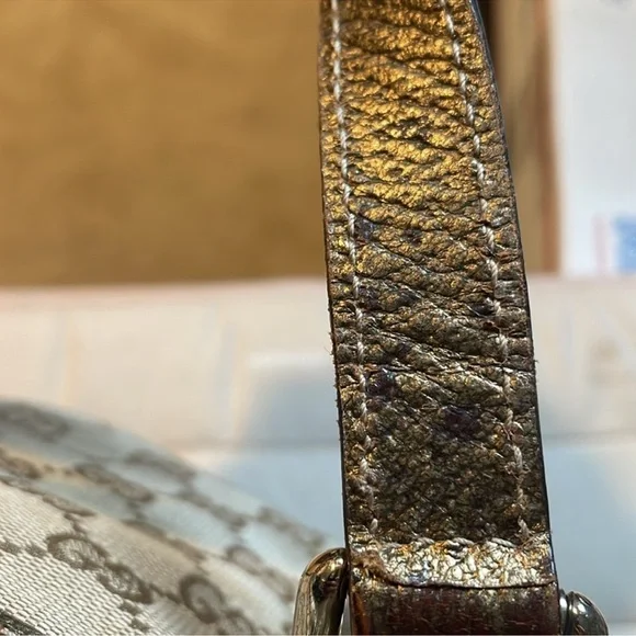 Gucci Gold and Beige Signature Tote - Picture 13 of 15